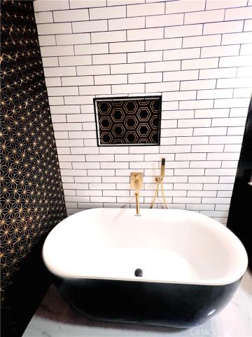 9101 La Salle, Los Angeles, CA 90047