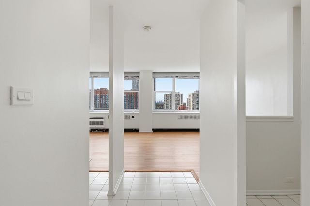 4250 N Marine Drive 2014, Chicago, IL 60613
