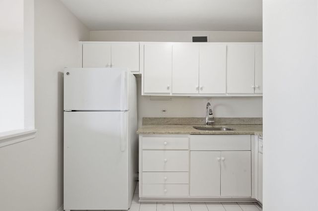 4250 N Marine Drive 2014, Chicago, IL 60613