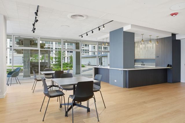 4250 N Marine Drive 2014, Chicago, IL 60613
