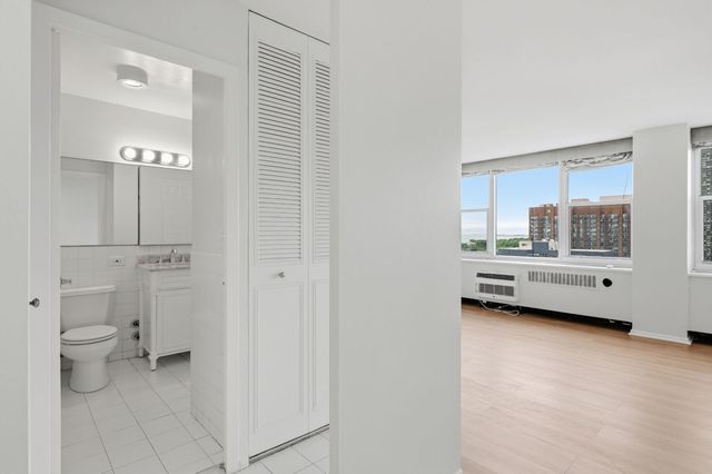 4250 N Marine Drive 2014, Chicago, IL 60613