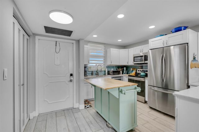 3100 NE 49th Street 503, Fort Lauderdale, FL 33308