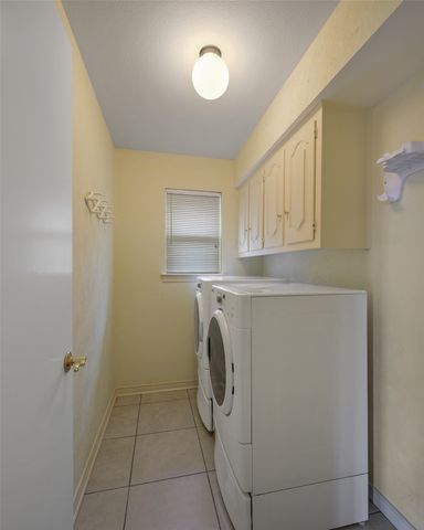 9233 Middle Glen Drive, Dallas, TX 75243