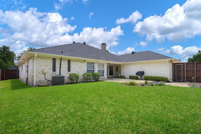 9233 Middle Glen Drive, Dallas, TX 75243