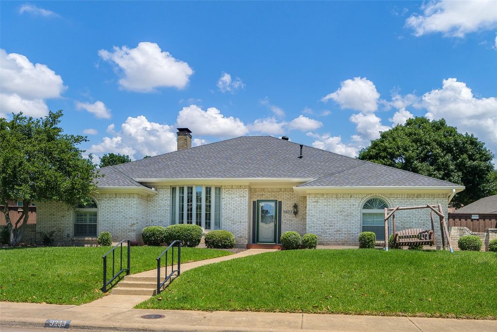9233 Middle Glen Drive, Dallas, TX 75243