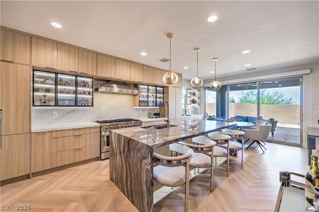 10470 Dove Meadow Way, Las Vegas, NV 89135