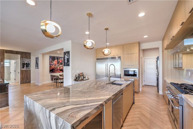 10470 Dove Meadow Way, Las Vegas, NV 89135