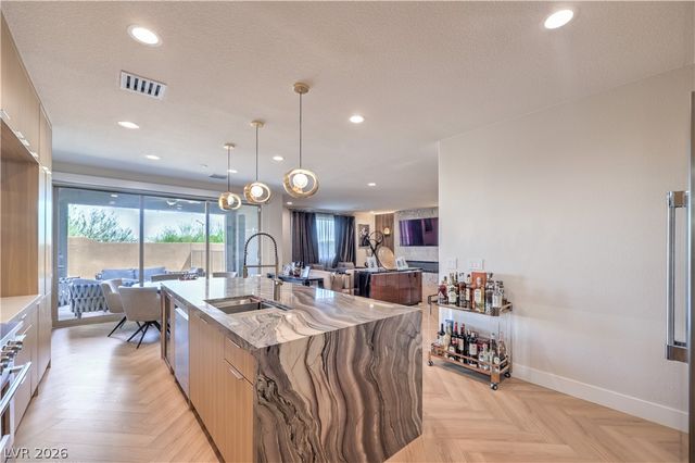 10470 Dove Meadow Way, Las Vegas, NV 89135