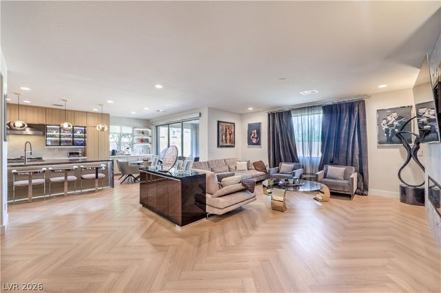 10470 Dove Meadow Way, Las Vegas, NV 89135