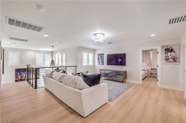10470 Dove Meadow Way, Las Vegas, NV 89135