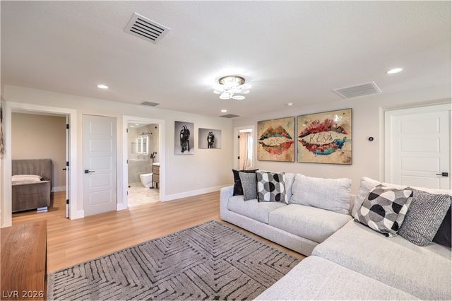 10470 Dove Meadow Way, Las Vegas, NV 89135
