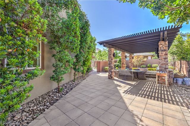 10470 Dove Meadow Way, Las Vegas, NV 89135