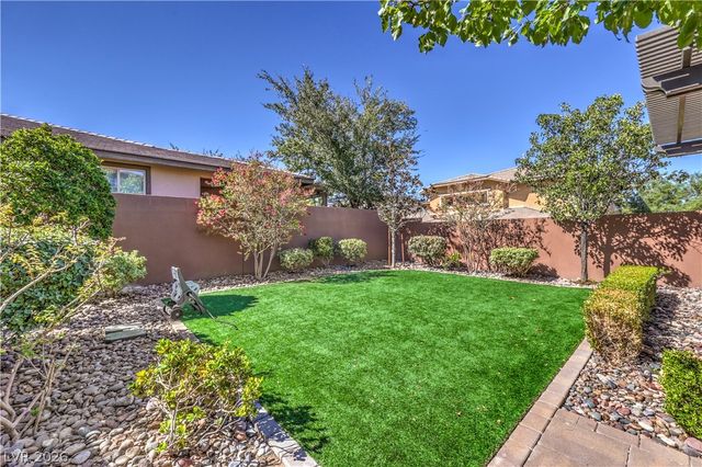 10470 Dove Meadow Way, Las Vegas, NV 89135