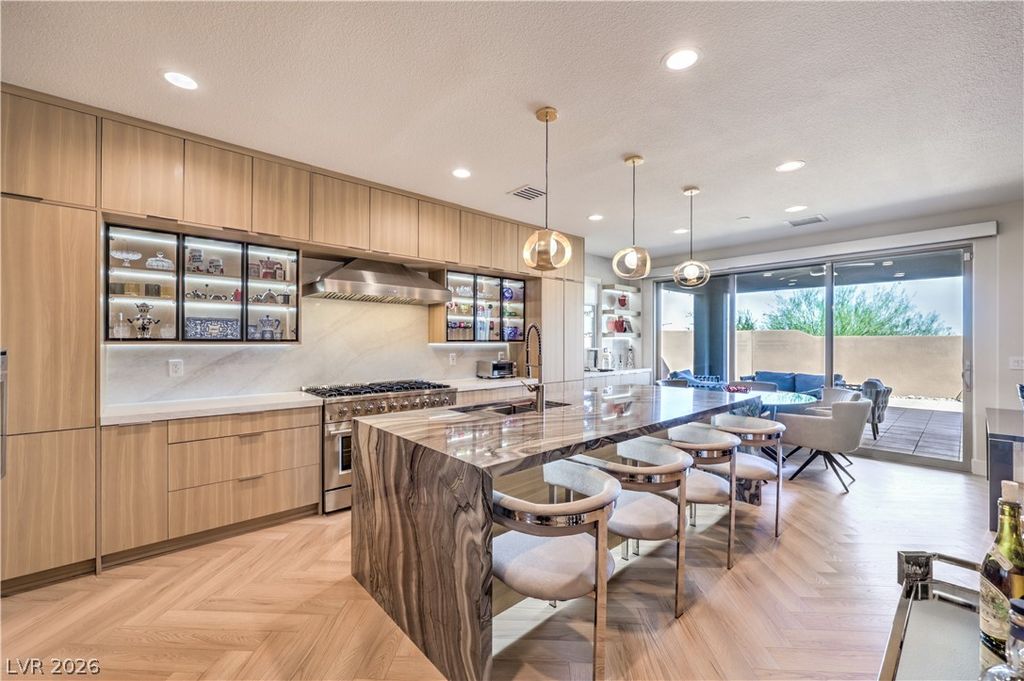 10470 Dove Meadow Way, Las Vegas, NV 89135