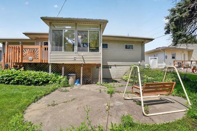 2525 Saratoga, Waterloo, IA 50702