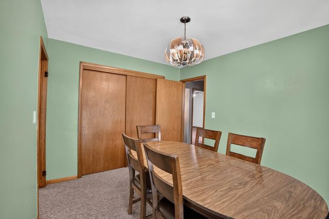 2525 Saratoga, Waterloo, IA 50702