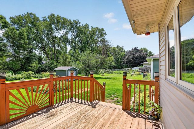 2525 Saratoga, Waterloo, IA 50702