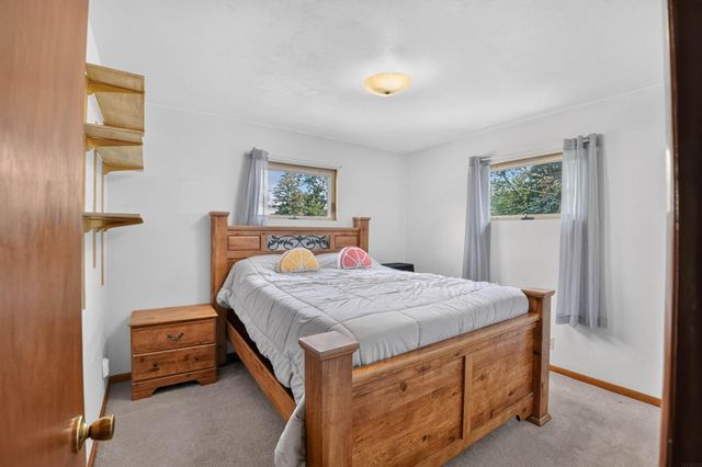 2525 Saratoga, Waterloo, IA 50702