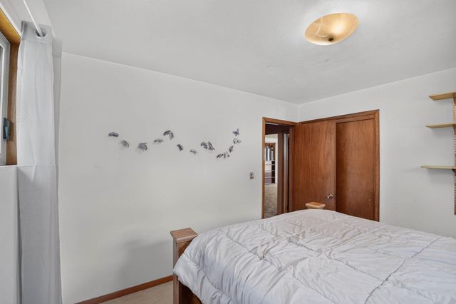 2525 Saratoga, Waterloo, IA 50702
