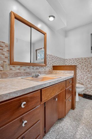 2525 Saratoga, Waterloo, IA 50702