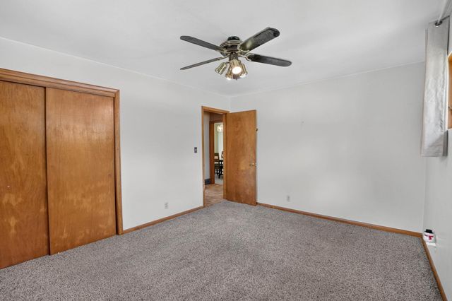 2525 Saratoga, Waterloo, IA 50702