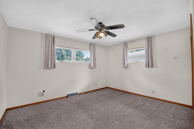 2525 Saratoga, Waterloo, IA 50702