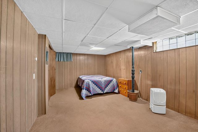 2525 Saratoga, Waterloo, IA 50702