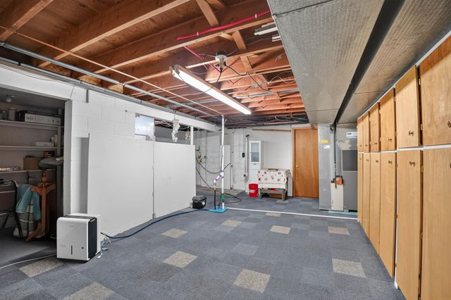 2525 Saratoga, Waterloo, IA 50702