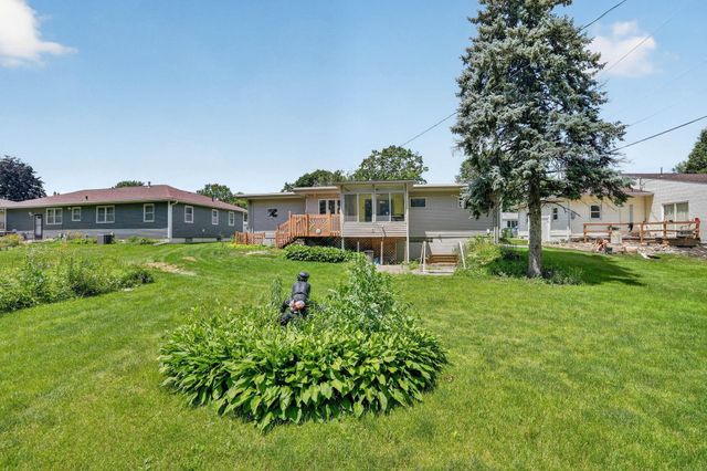 2525 Saratoga, Waterloo, IA 50702