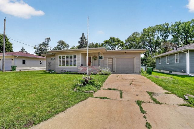 2525 Saratoga, Waterloo, IA 50702