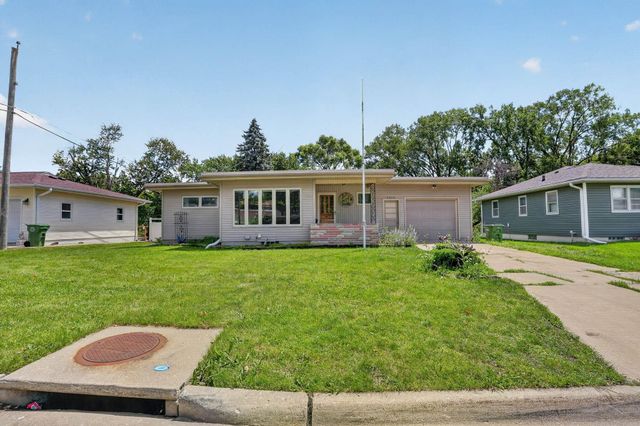 2525 Saratoga, Waterloo, IA 50702