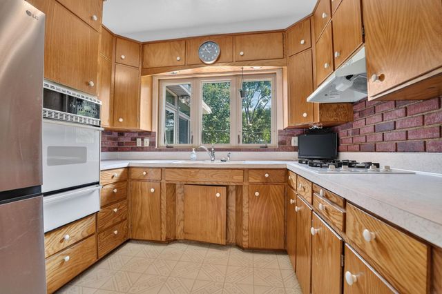 2525 Saratoga, Waterloo, IA 50702