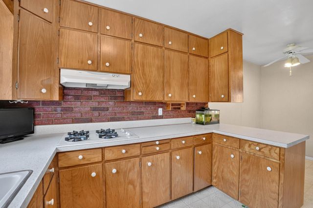 2525 Saratoga, Waterloo, IA 50702