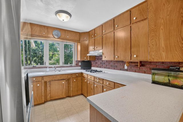 2525 Saratoga, Waterloo, IA 50702