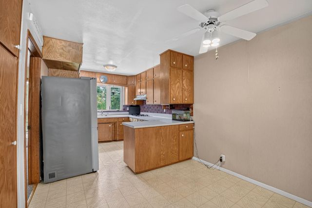 2525 Saratoga, Waterloo, IA 50702