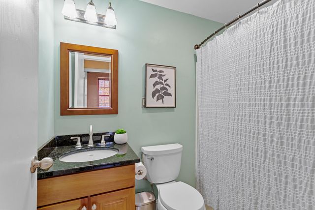 335 Cypress St Apt 3B, Manchester, NH 03102