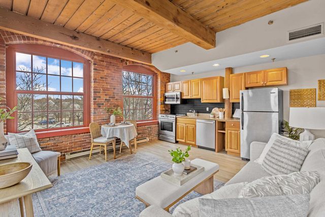 335 Cypress St Apt 3B, Manchester, NH 03102