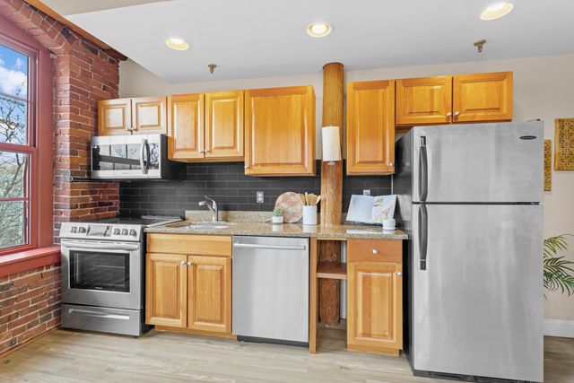 335 Cypress St Apt 3B, Manchester, NH 03102