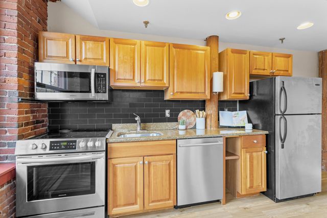 335 Cypress St Apt 3B, Manchester, NH 03102