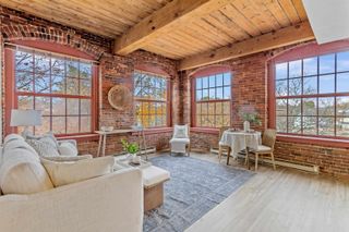 335 Cypress St Apt 3B, Manchester, NH 03102