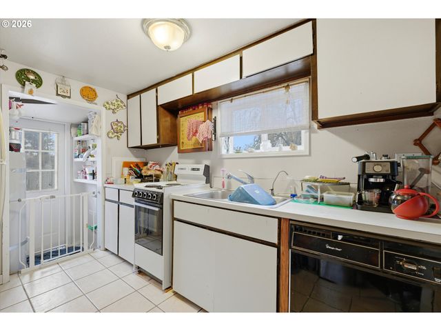 177 Nw EBBERTS Ave, Hillsboro, OR 97124