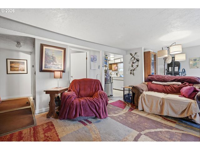 177 Nw EBBERTS Ave, Hillsboro, OR 97124