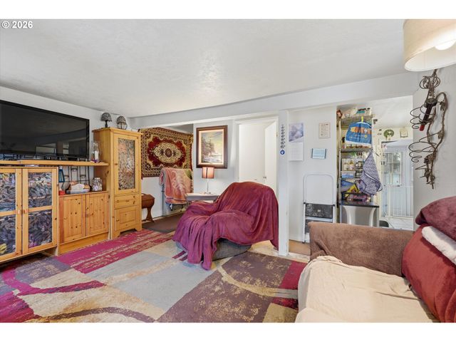 177 Nw EBBERTS Ave, Hillsboro, OR 97124