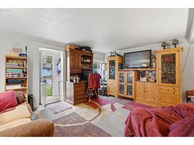 177 Nw EBBERTS Ave, Hillsboro, OR 97124