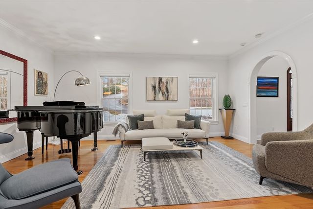 233 Rice Rd, Wayland, MA 01778