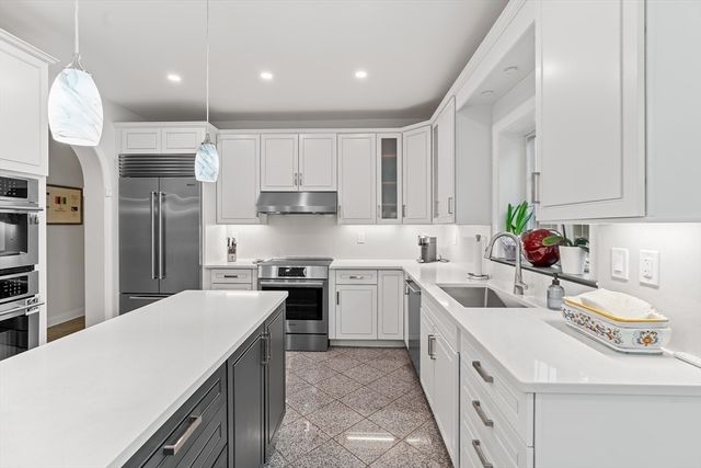 233 Rice Rd, Wayland, MA 01778