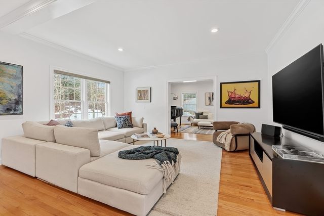 233 Rice Rd, Wayland, MA 01778