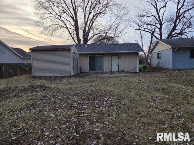 5720 N FROSTWOOD Parkway, Peoria, IL 61615