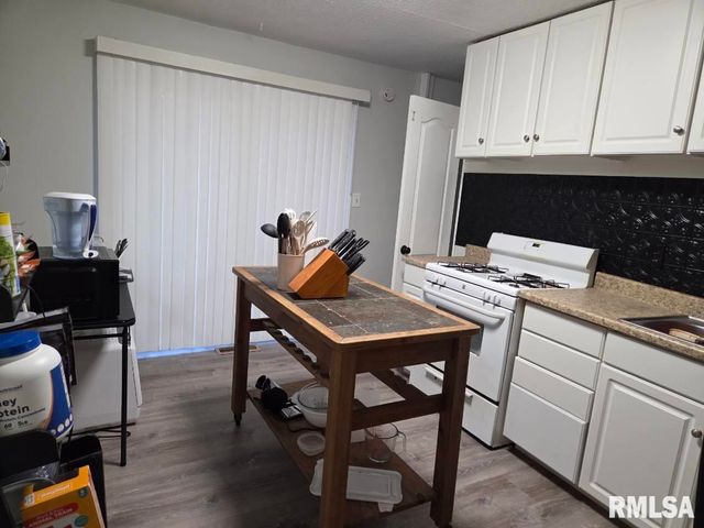 5720 N FROSTWOOD Parkway, Peoria, IL 61615