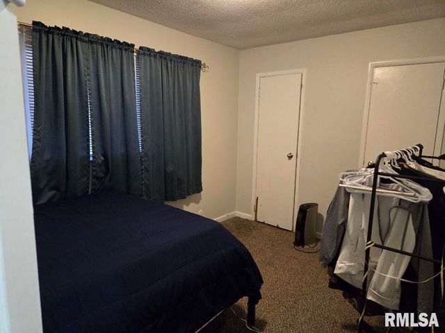 5720 N FROSTWOOD Parkway, Peoria, IL 61615